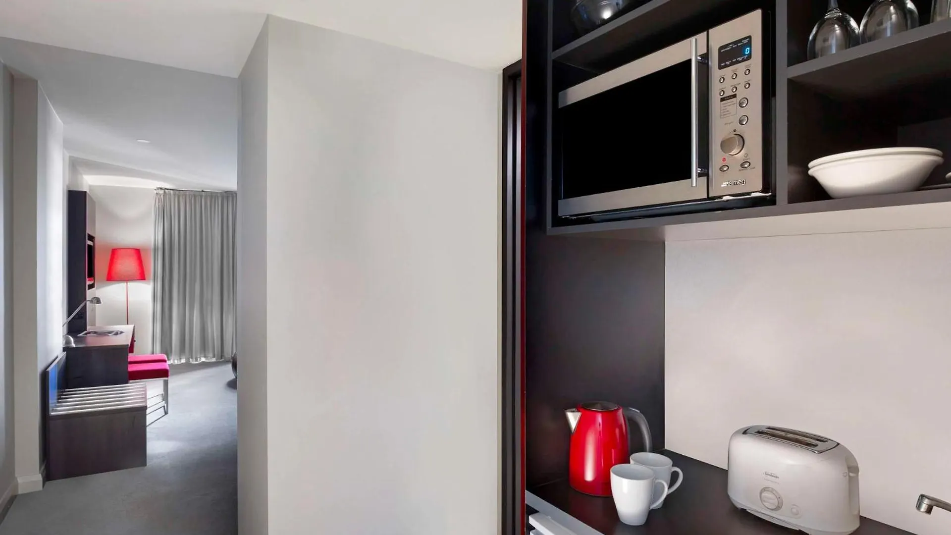 Mantra Hindmarsh Square Hotel Adelaide 4*,