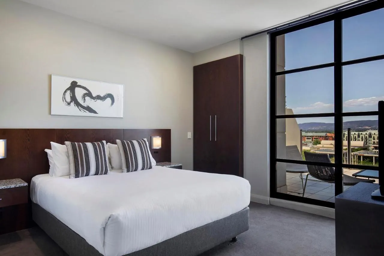 ****  Hotel Mantra Hindmarsh Square Adelaide Australia